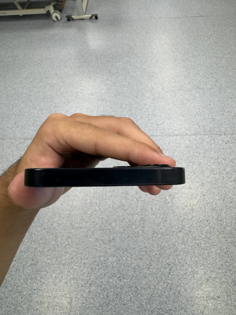 Apple iPhone 12 7