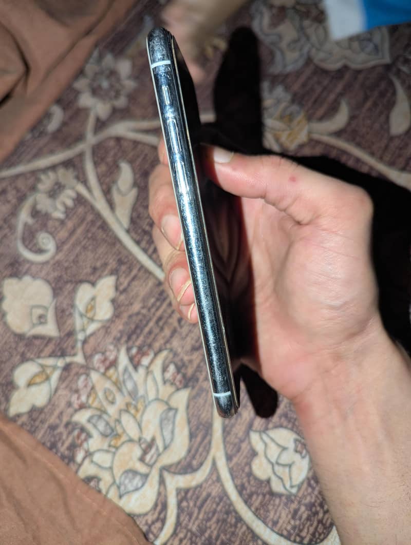 Apple iPhone 11 Pro 1