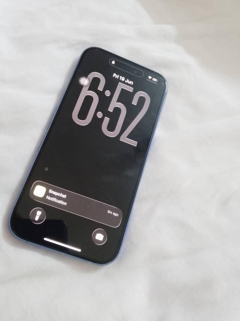 Apple iPhone 16 0