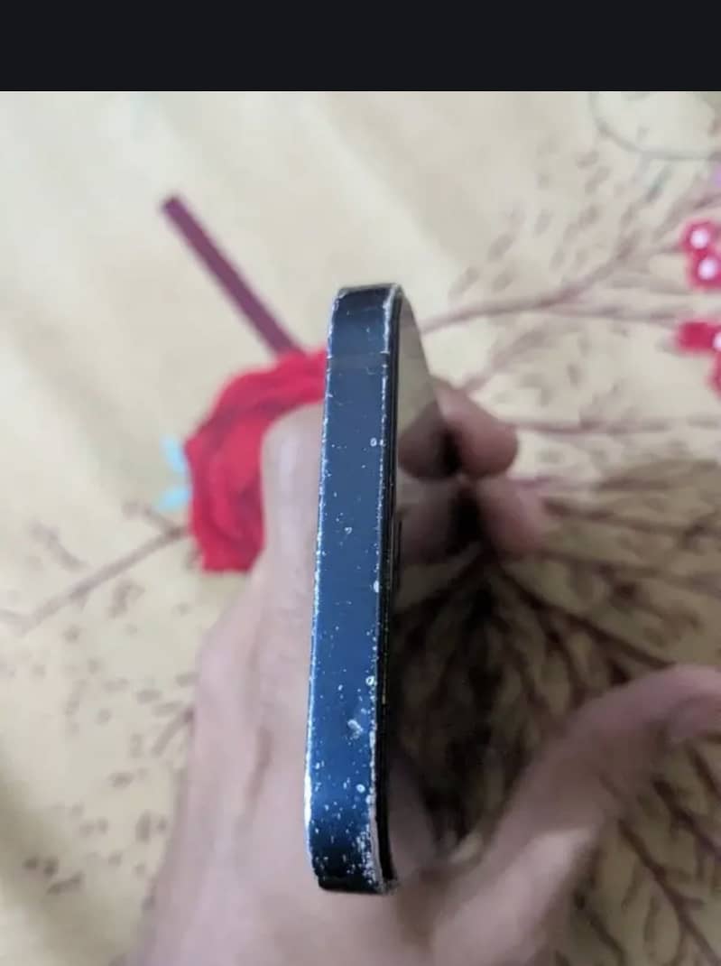 iPhone 12 4