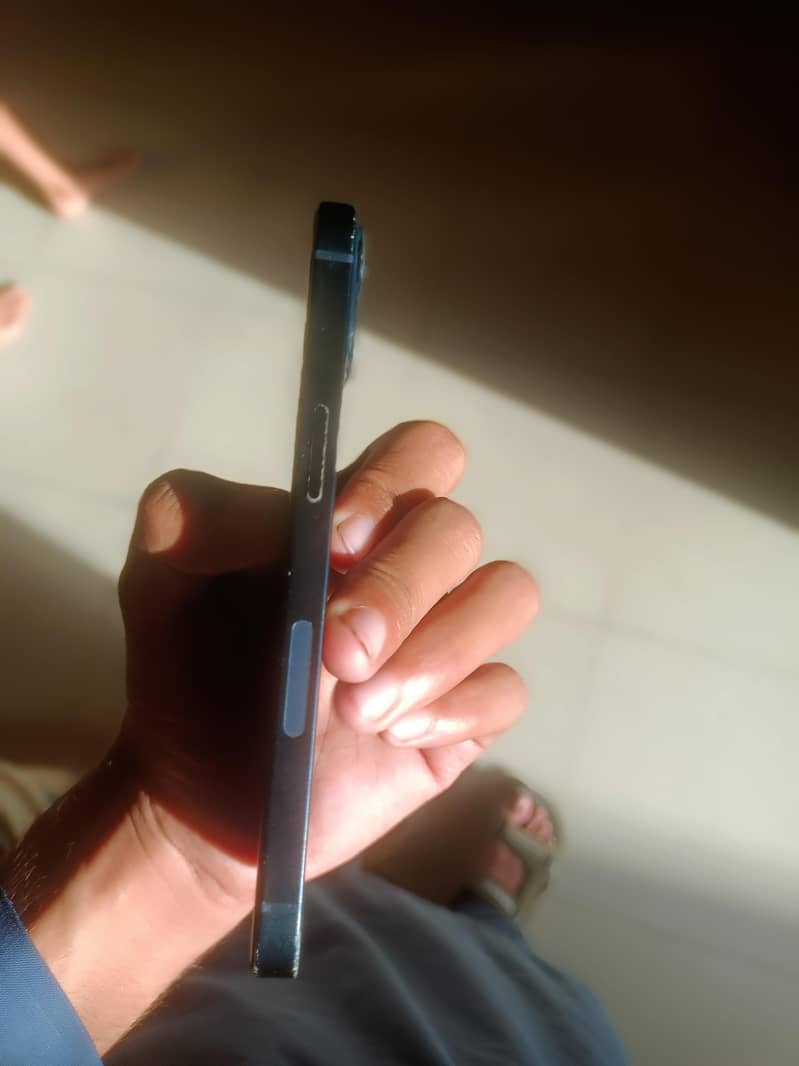 Apple iPhone 13 4