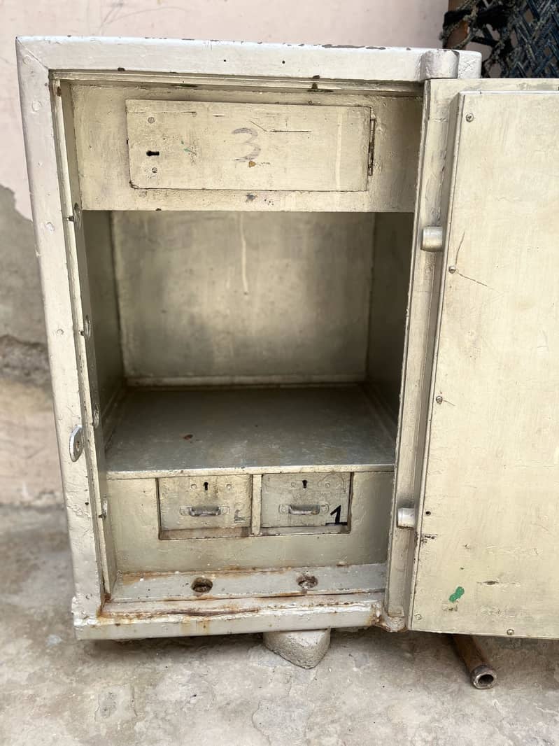 Tajori 8