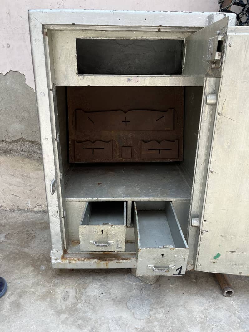 Tajori 12