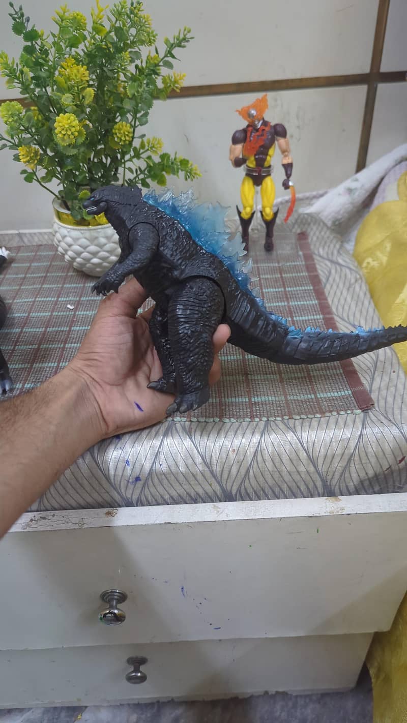 Godzilla figure 1