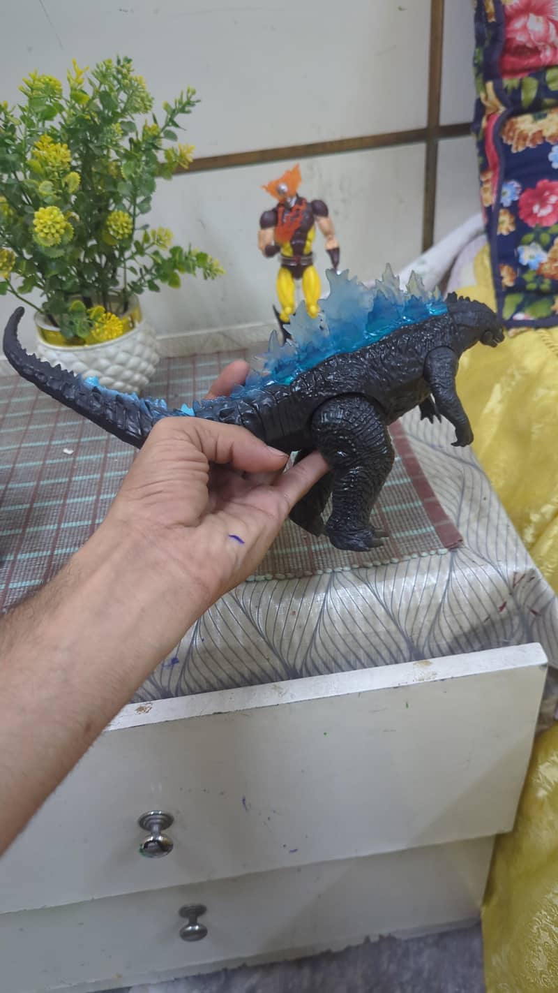 Godzilla figure 2