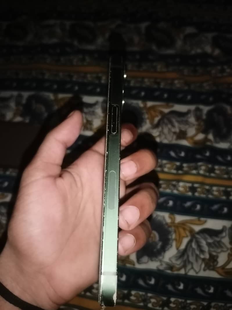 Apple iPhone 13 3
