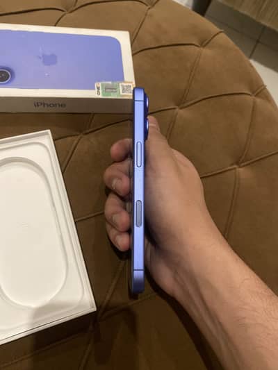 Apple iPhone 16