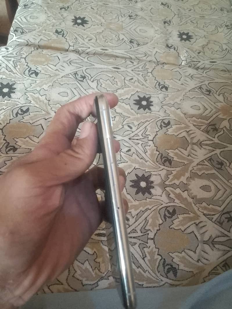 Apple iPhone X 3