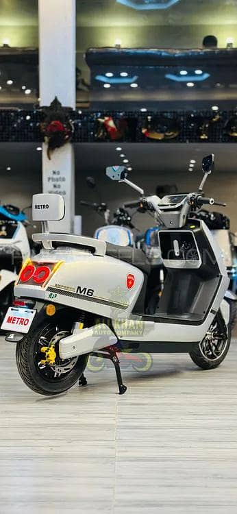 Metro M6 2