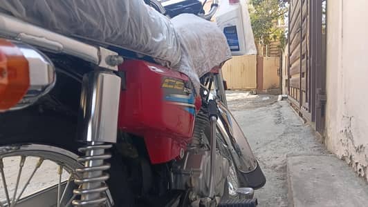 Honda cg 125  2024 model 10/10 coditon. Total  orignal
