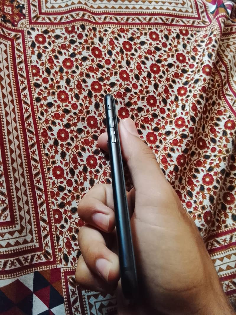 Apple iPhone 7 3