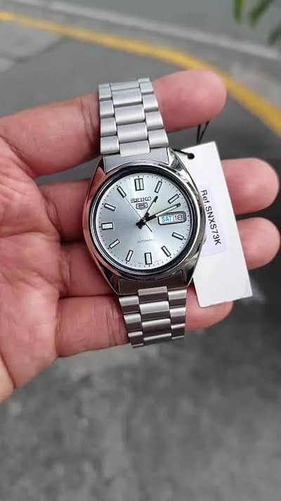 Seiko Automatic Wristwatch – Classic Stainless Steel Design
