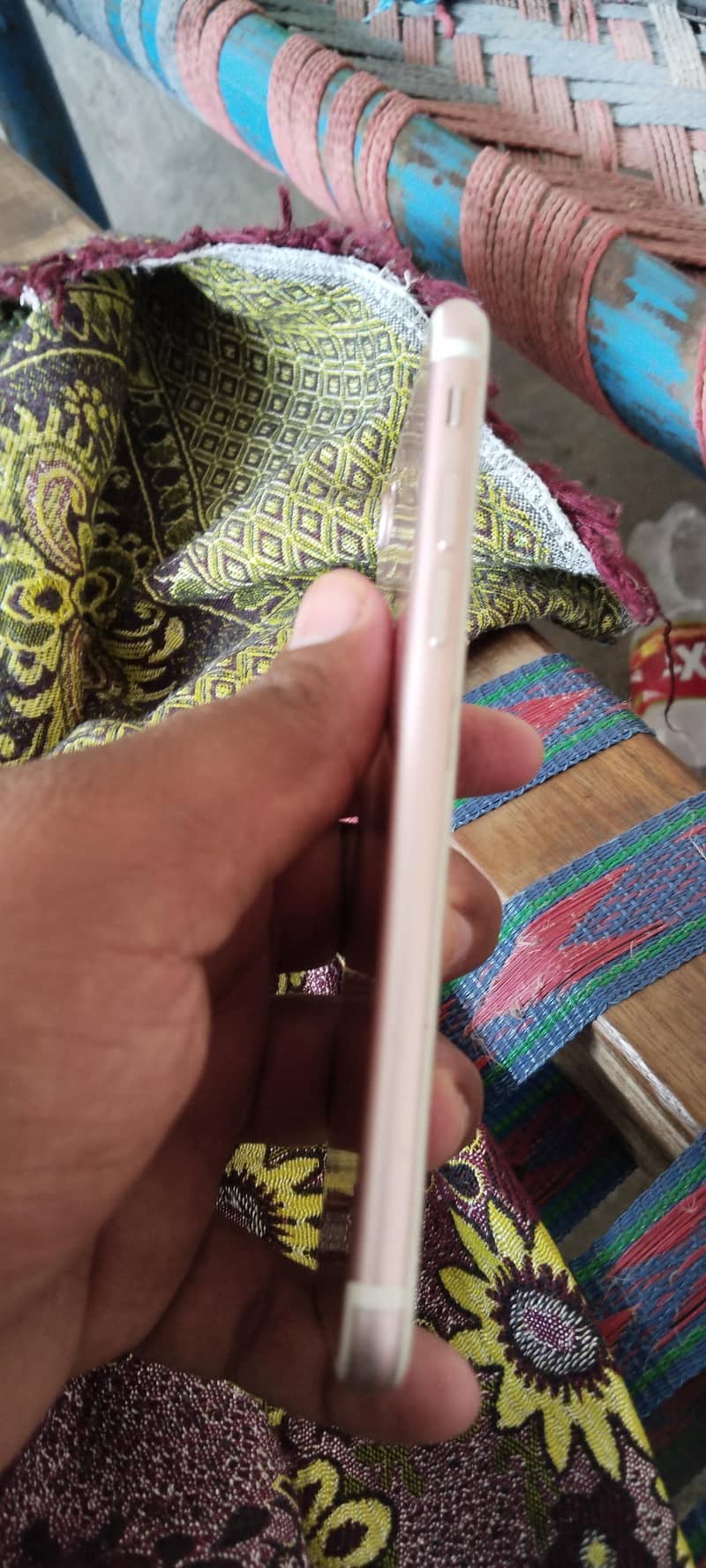 Apple iPhone 7 1
