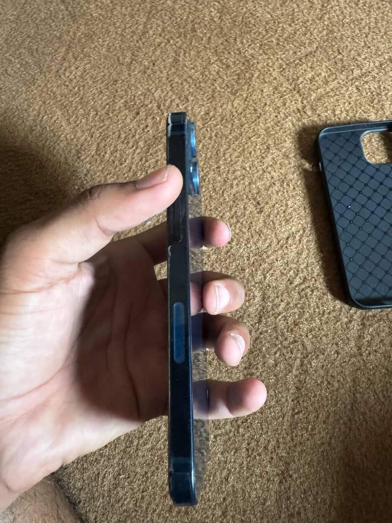 Apple iPhone 13 5
