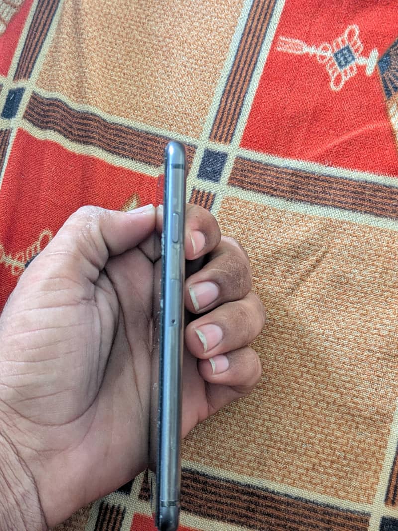 Apple iPhone 8 3