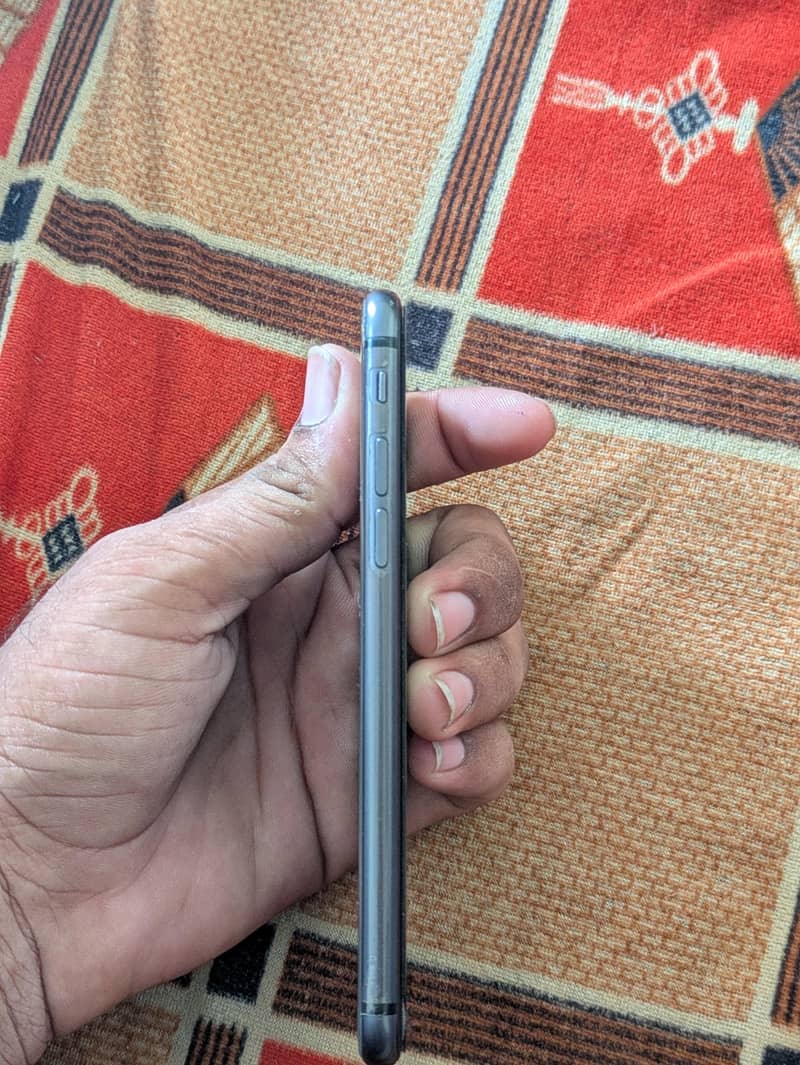 Apple iPhone 8 4