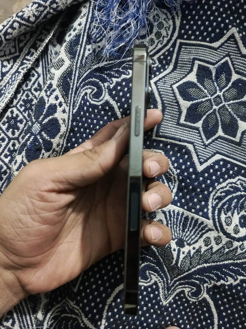 Apple iPhone 13 Pro Max 3