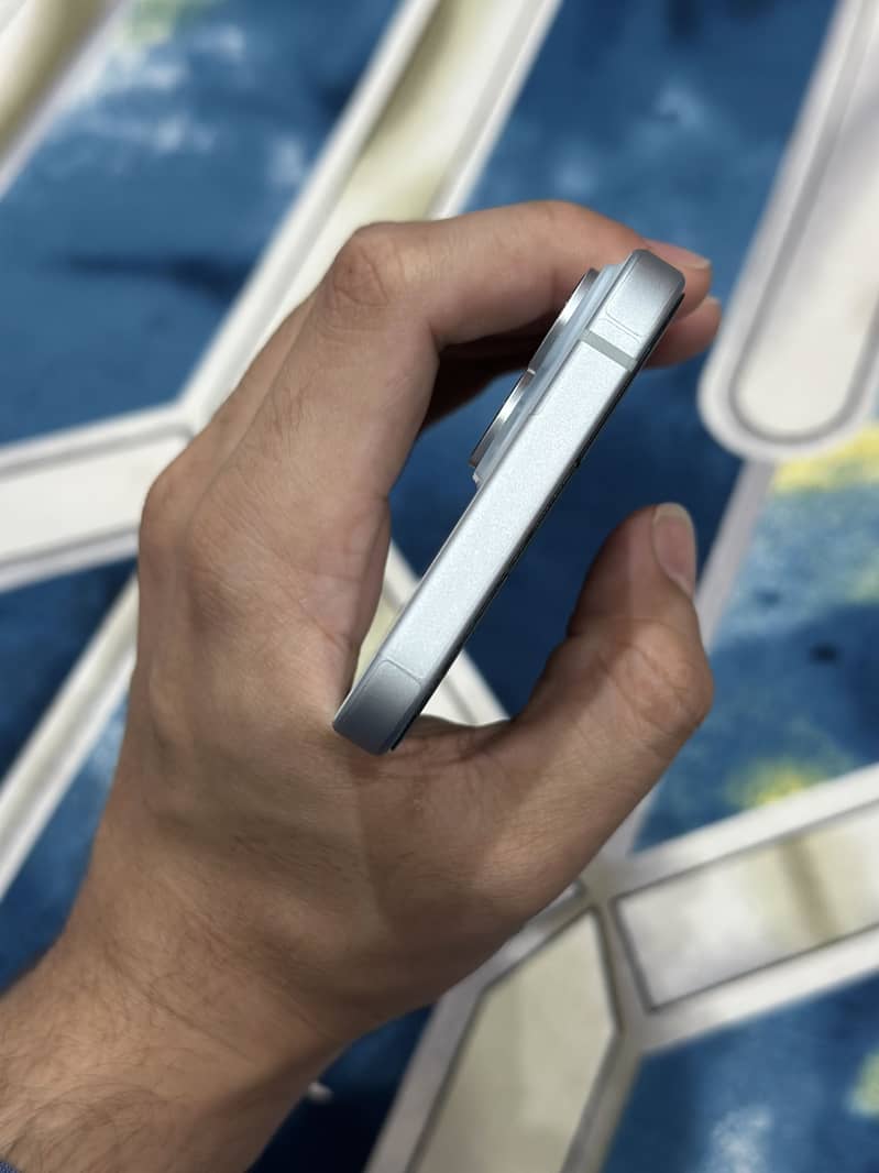 Apple iPhone 15 4