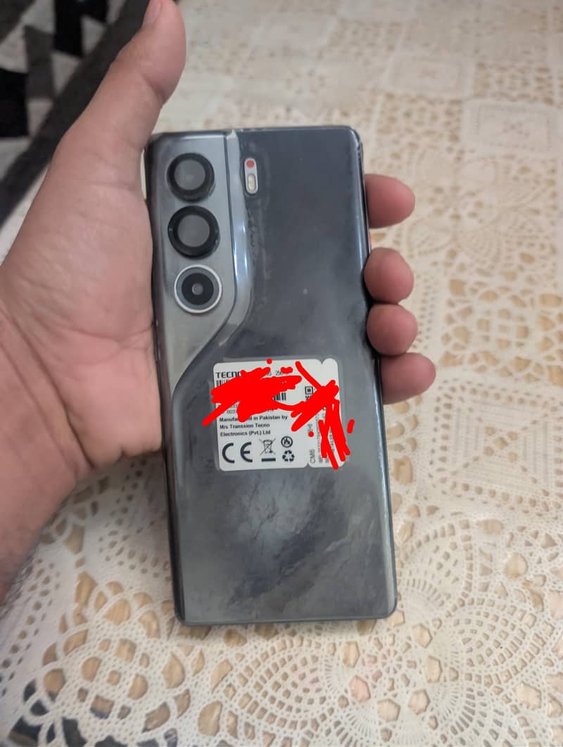 Tecno CAMON 40 Pro 1