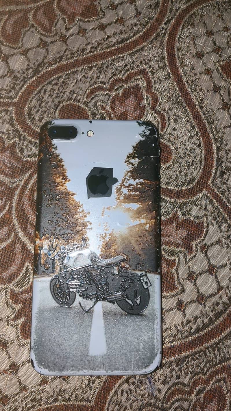 Apple iPhone 7 Plus 0