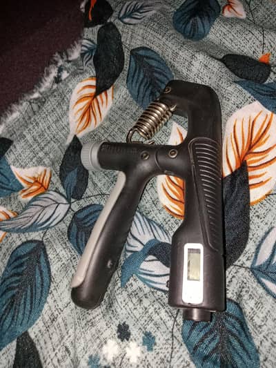 Hand gripper with digital counter