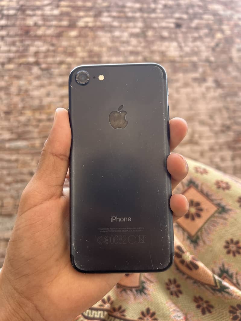 Apple iPhone 7 0