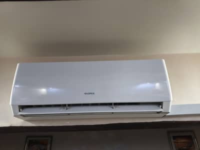 Gree 1 Ton DC Inverter AC – Excellent Condition –