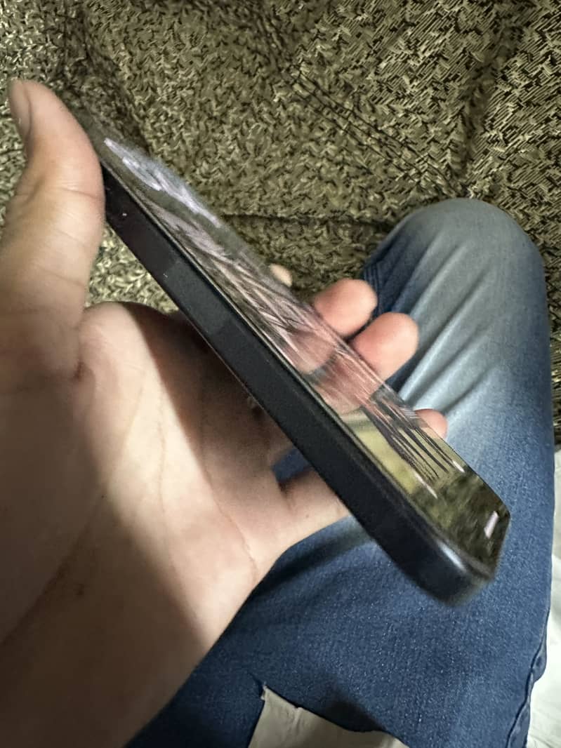 iPhone 15 pro max 4