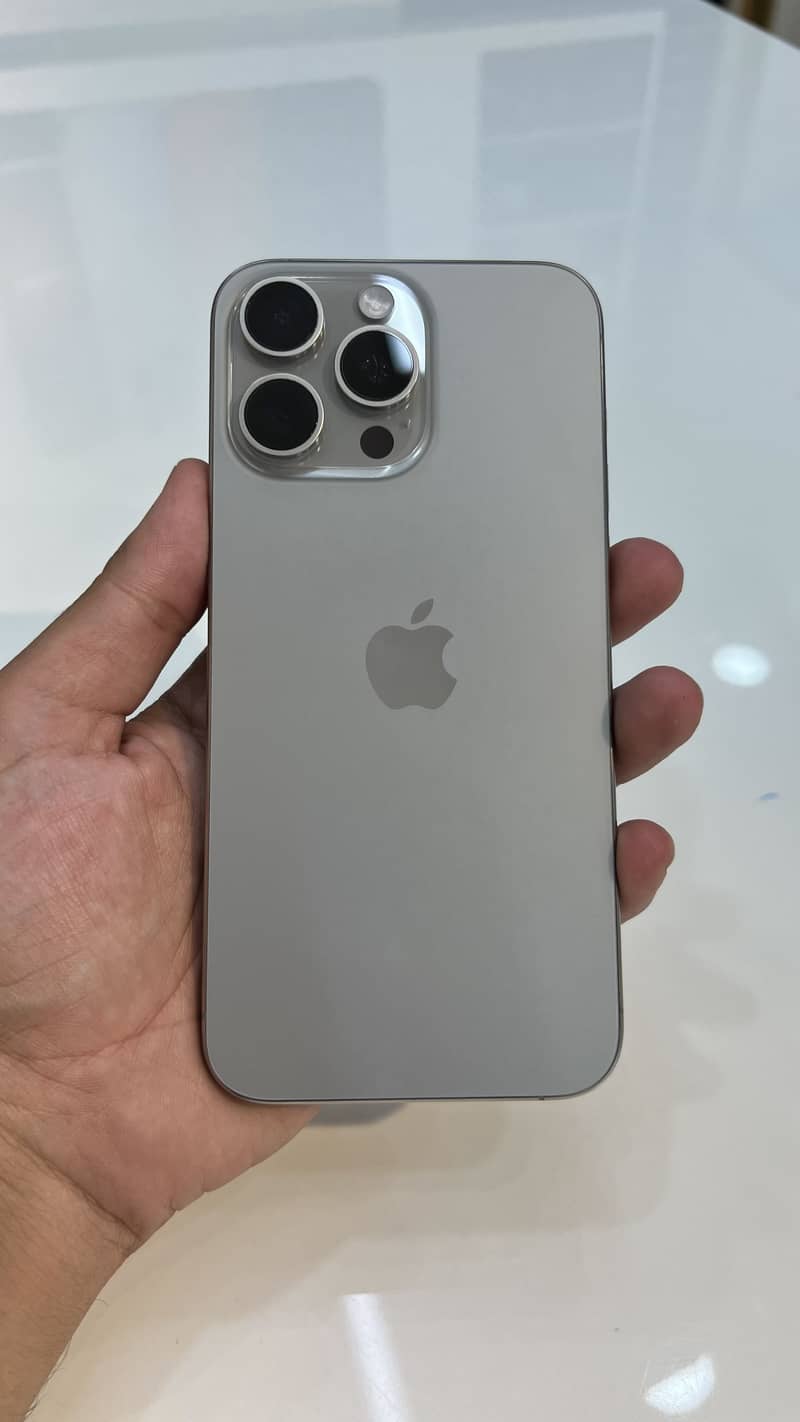 iPhone 15 Pro Max 2