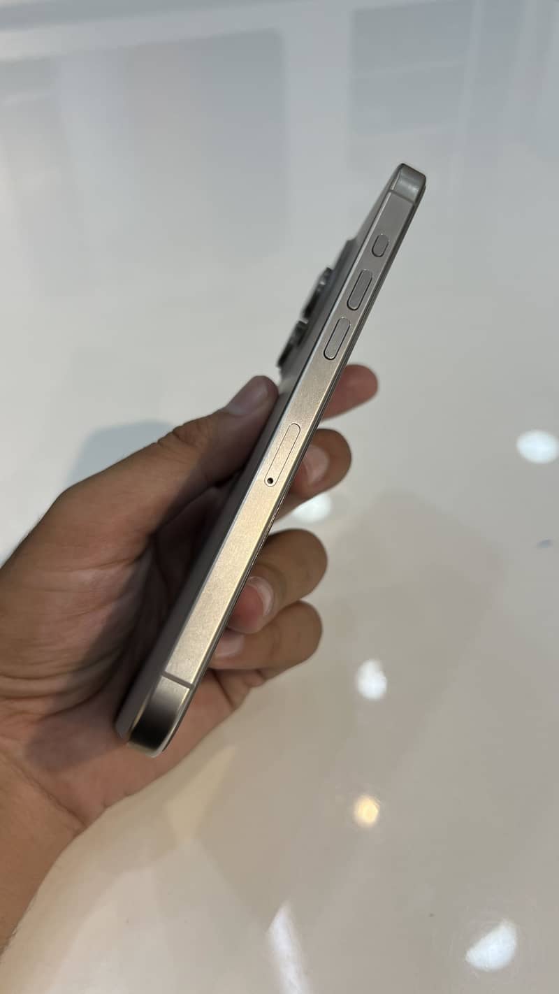 iPhone 15 Pro Max 4