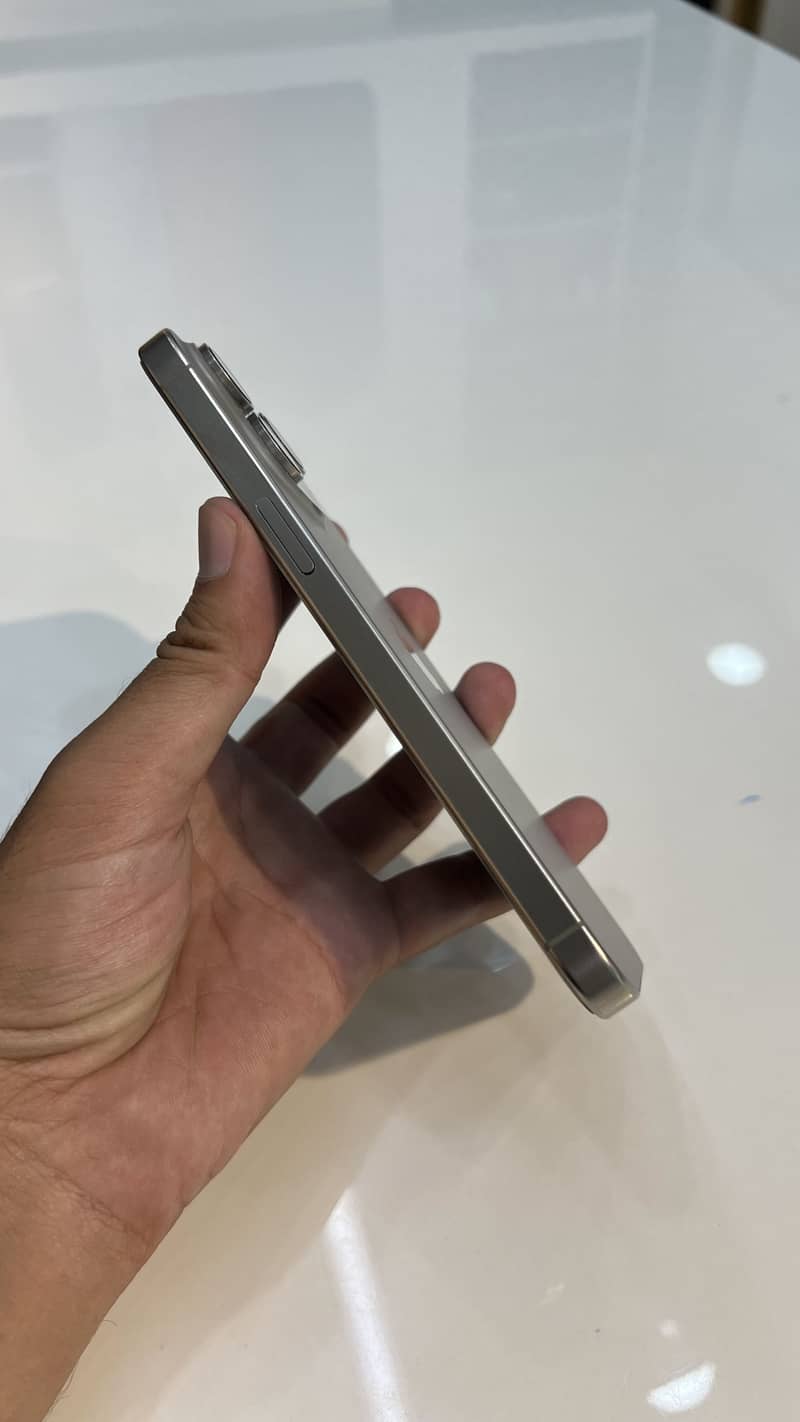 iPhone 15 Pro Max 5