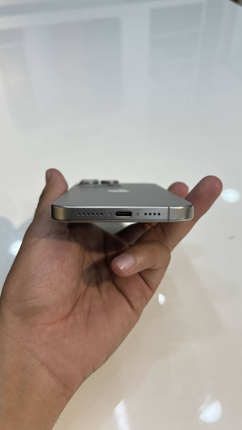 iPhone 15 Pro Max 6