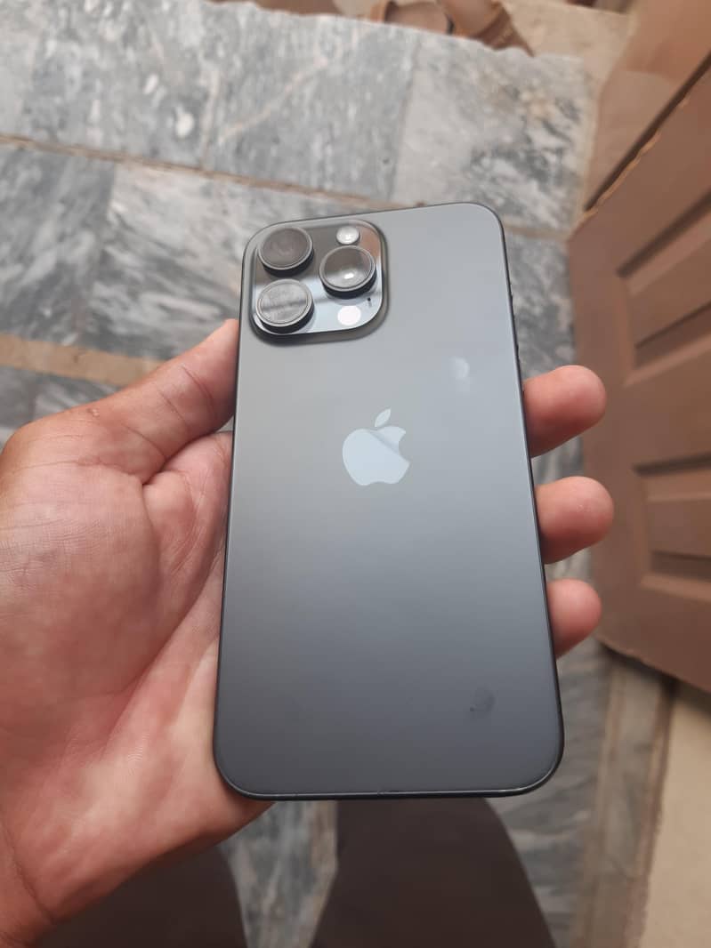 iPhone 15 Pro Max 0