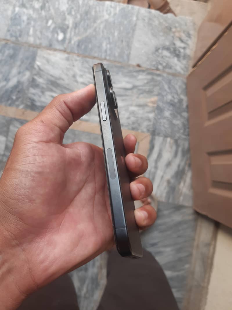 iPhone 15 Pro Max 1