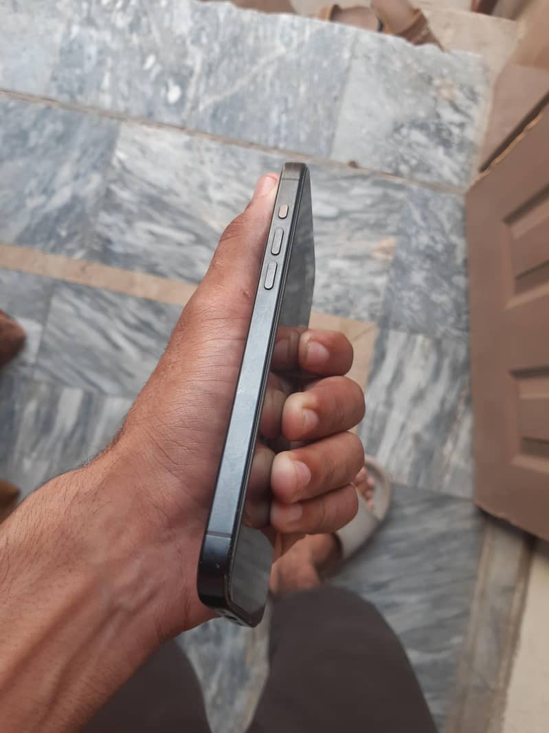 iPhone 15 Pro Max 2