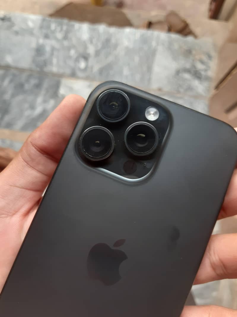 iPhone 15 Pro Max 5