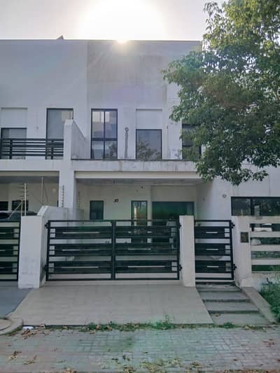 10 Marla facing park & MB sami finished House For Sale