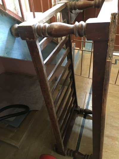 wood table furgent or sale