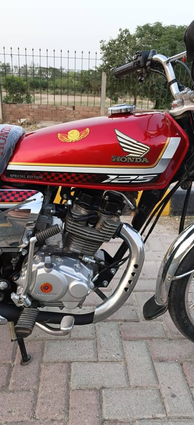 Honda 125 special edition 24/25 brand new condition 03396464638
