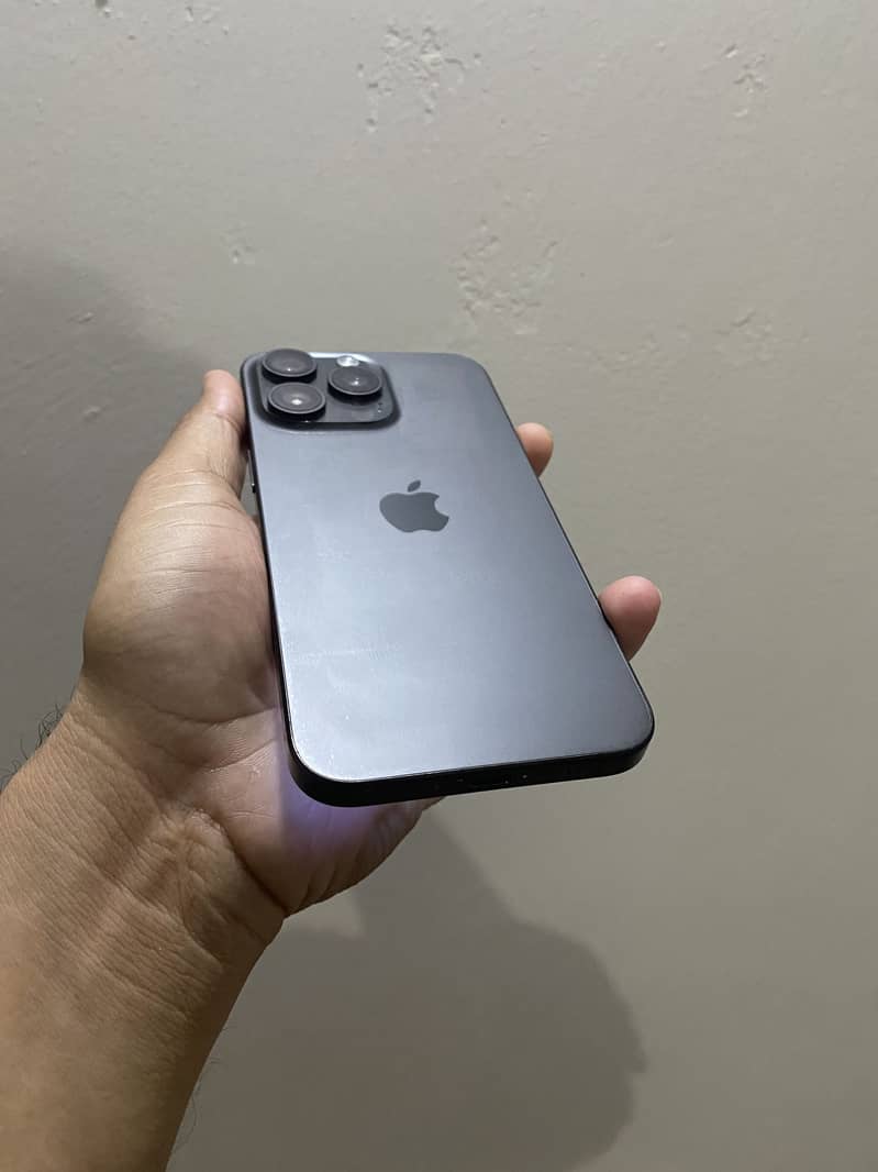iPhone 15 Pro Max 2
