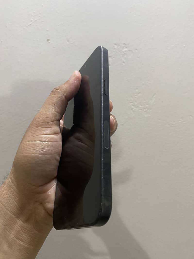 iPhone 15 Pro Max 4