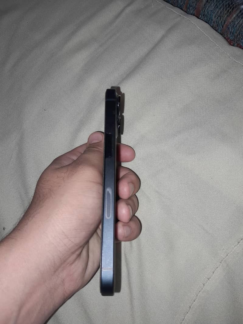 Apple iPhone 13 3