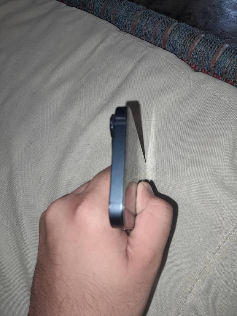 Apple iPhone 13 4