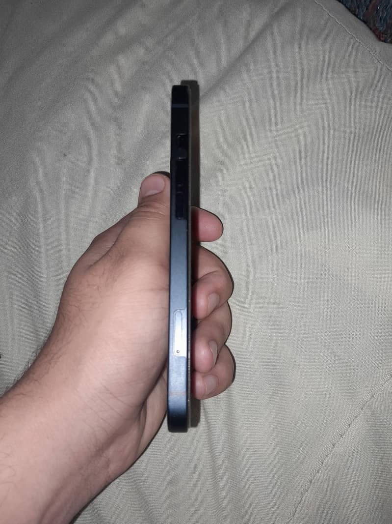 Apple iPhone 13 5