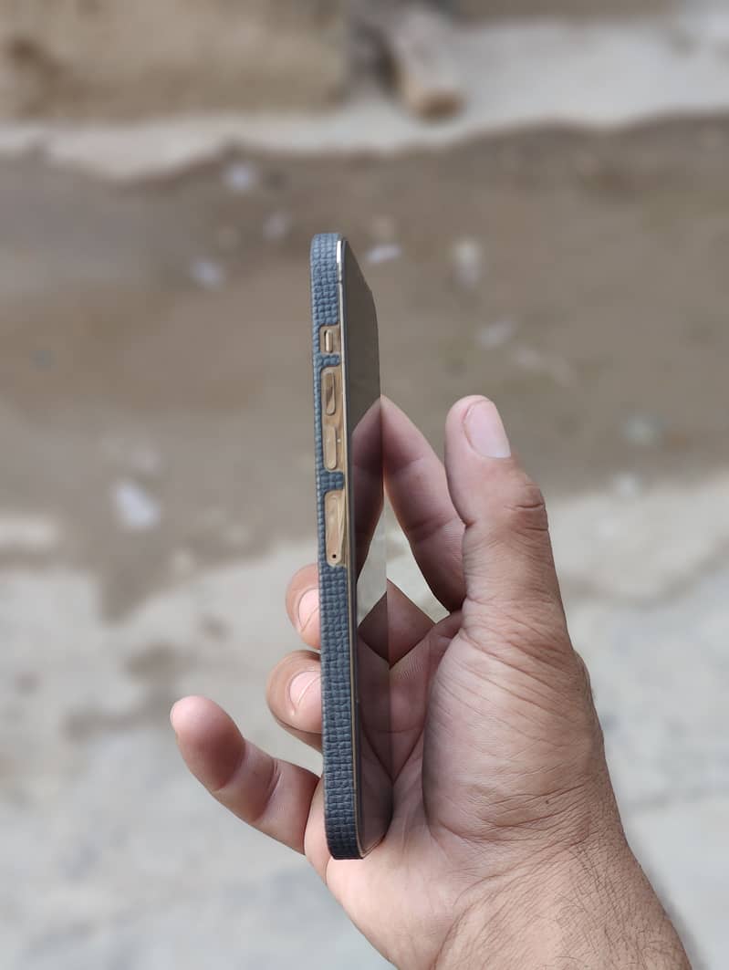 iphone 13 pro max 4