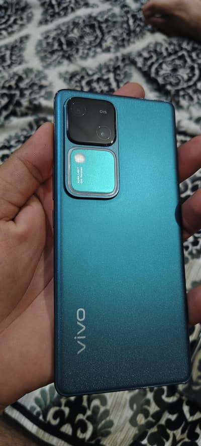 Vivo V30