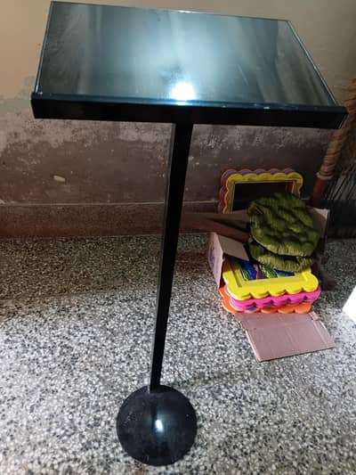 Speech podium/dice stand