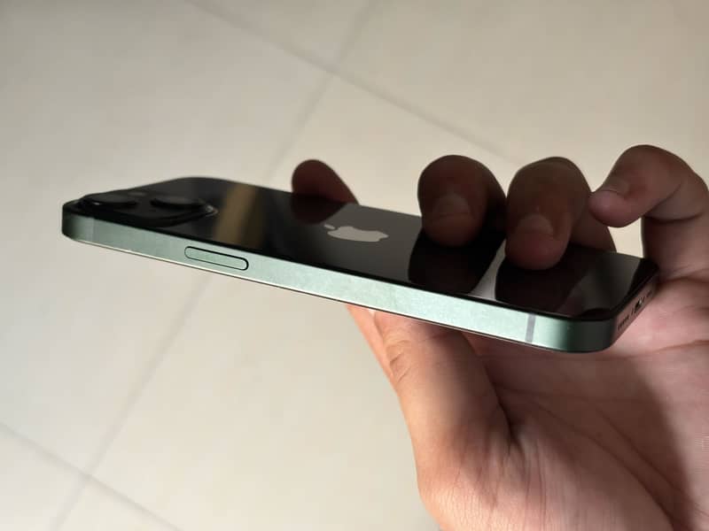 Apple iPhone 13 2