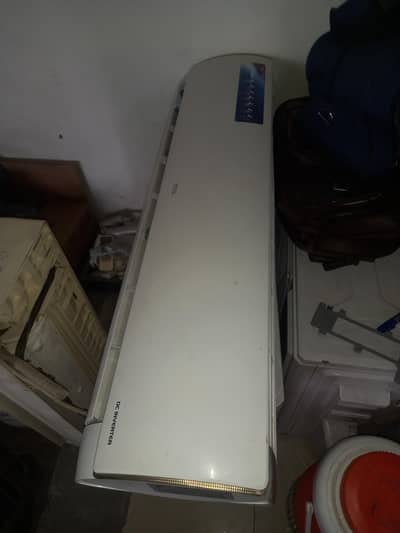 Tcl 1.5 ton Dc inverter heat and cool totally genuine good condition