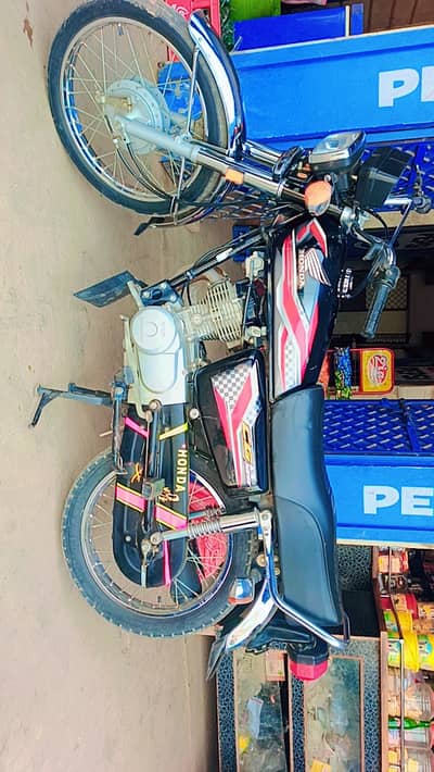 Honda cg 125 black color total genevan 2023 modal